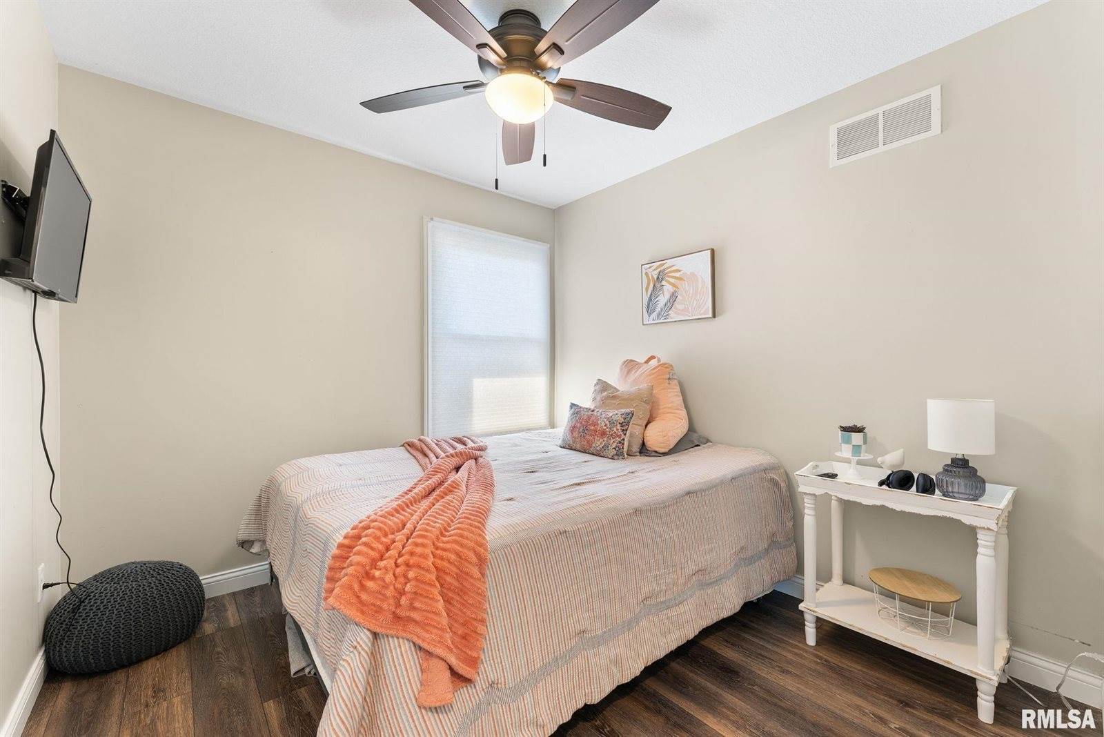 5406 Hillandale Road, Davenport, IA 52806