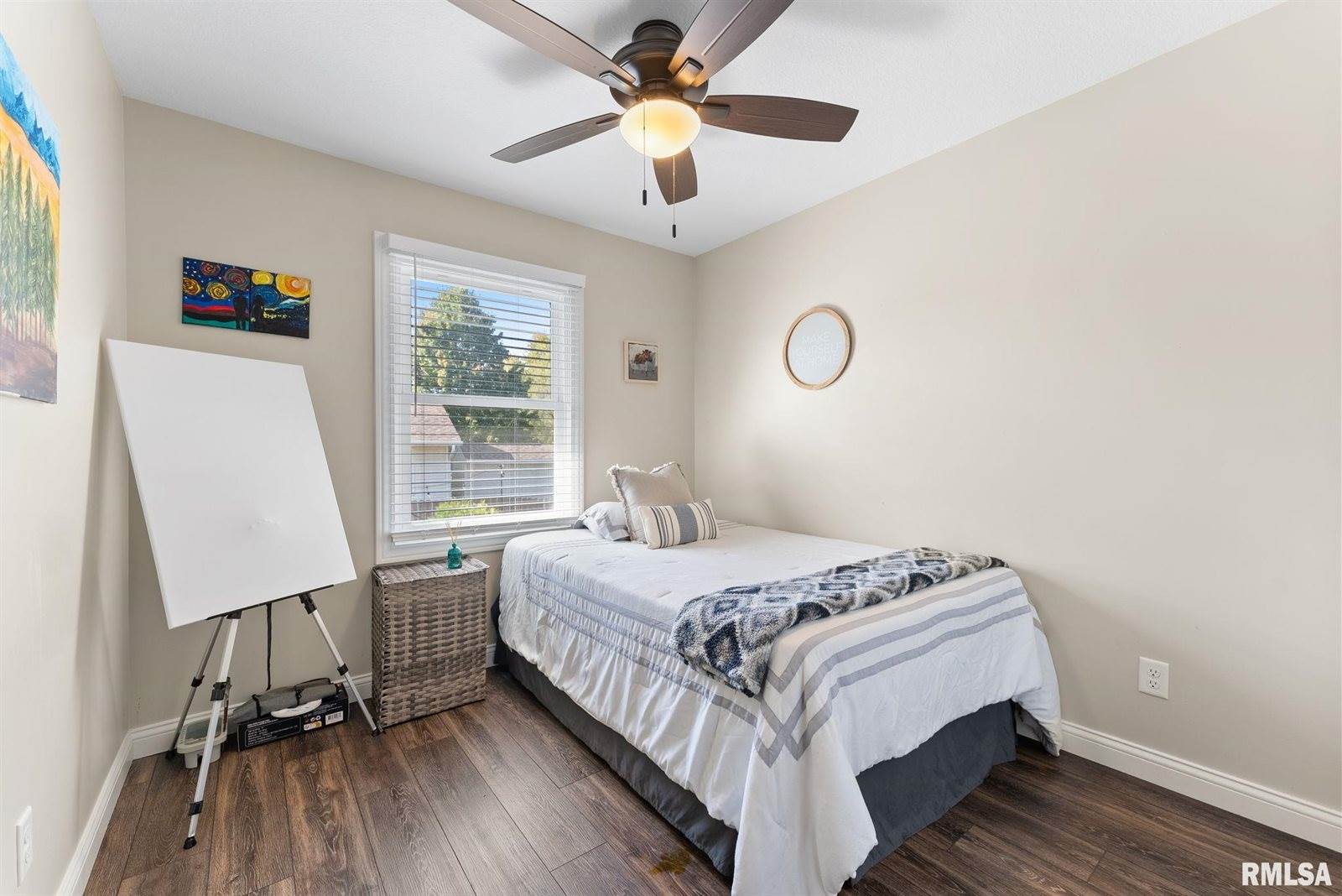 5406 Hillandale Road, Davenport, IA 52806