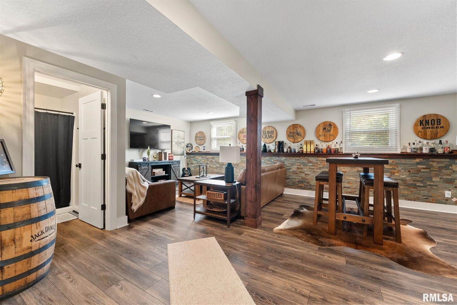 5406 Hillandale Road, Davenport, IA 52806