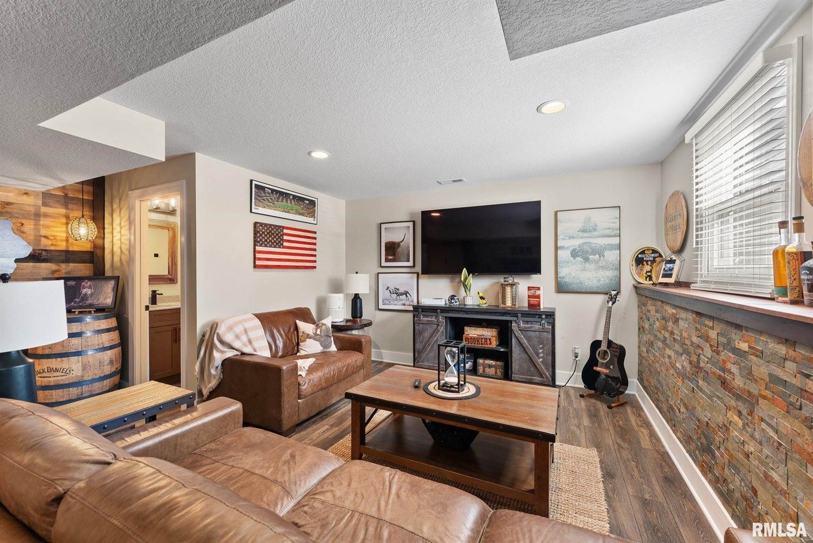 5406 Hillandale Road, Davenport, IA 52806