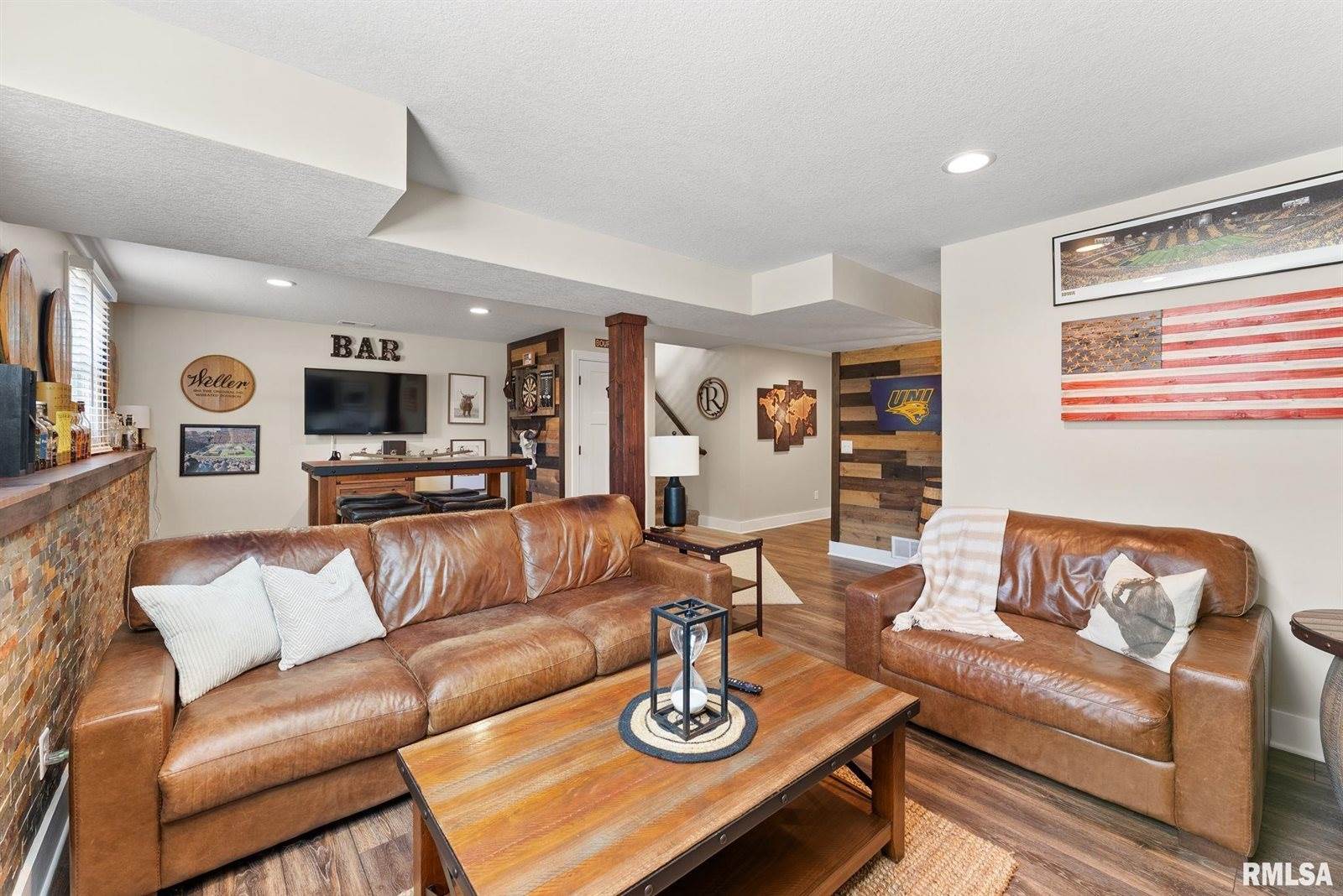 5406 Hillandale Road, Davenport, IA 52806