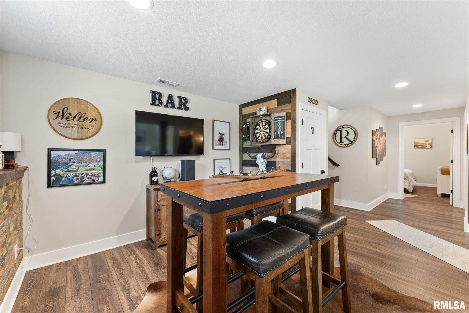 5406 Hillandale Road, Davenport, IA 52806