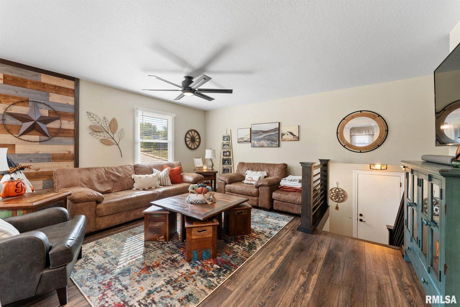 5406 Hillandale Road, Davenport, IA 52806