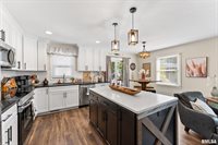 5406 Hillandale Road, Davenport, IA 52806