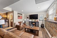 5406 Hillandale Road, Davenport, IA 52806