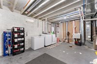 5406 Hillandale Road, Davenport, IA 52806