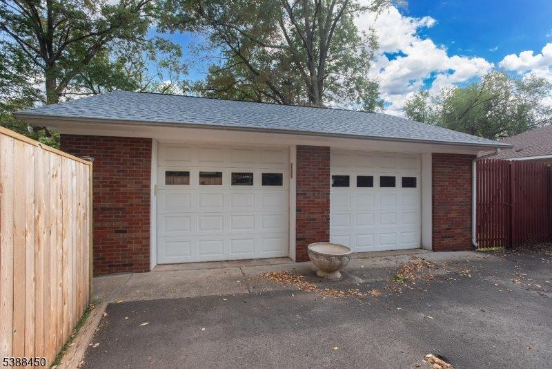 9 Renda Pl, Green Brook Township, NJ 08812