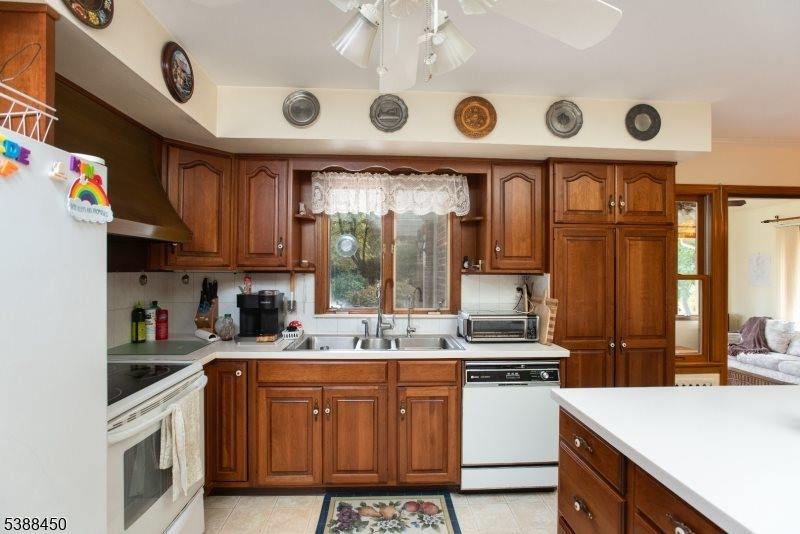 9 Renda Pl, Green Brook Township, NJ 08812