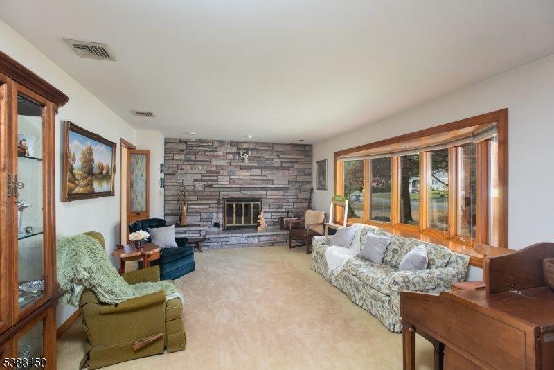 9 Renda Pl, Green Brook Township, NJ 08812