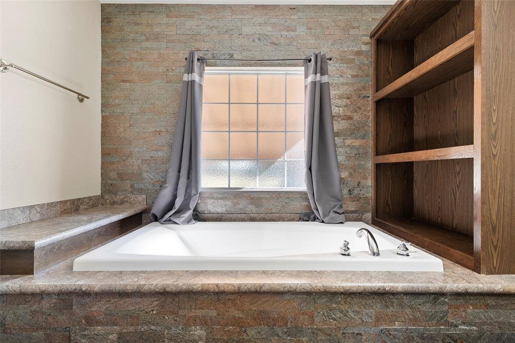 1605 Cloverleaf Road, Bellmead, TX 76705