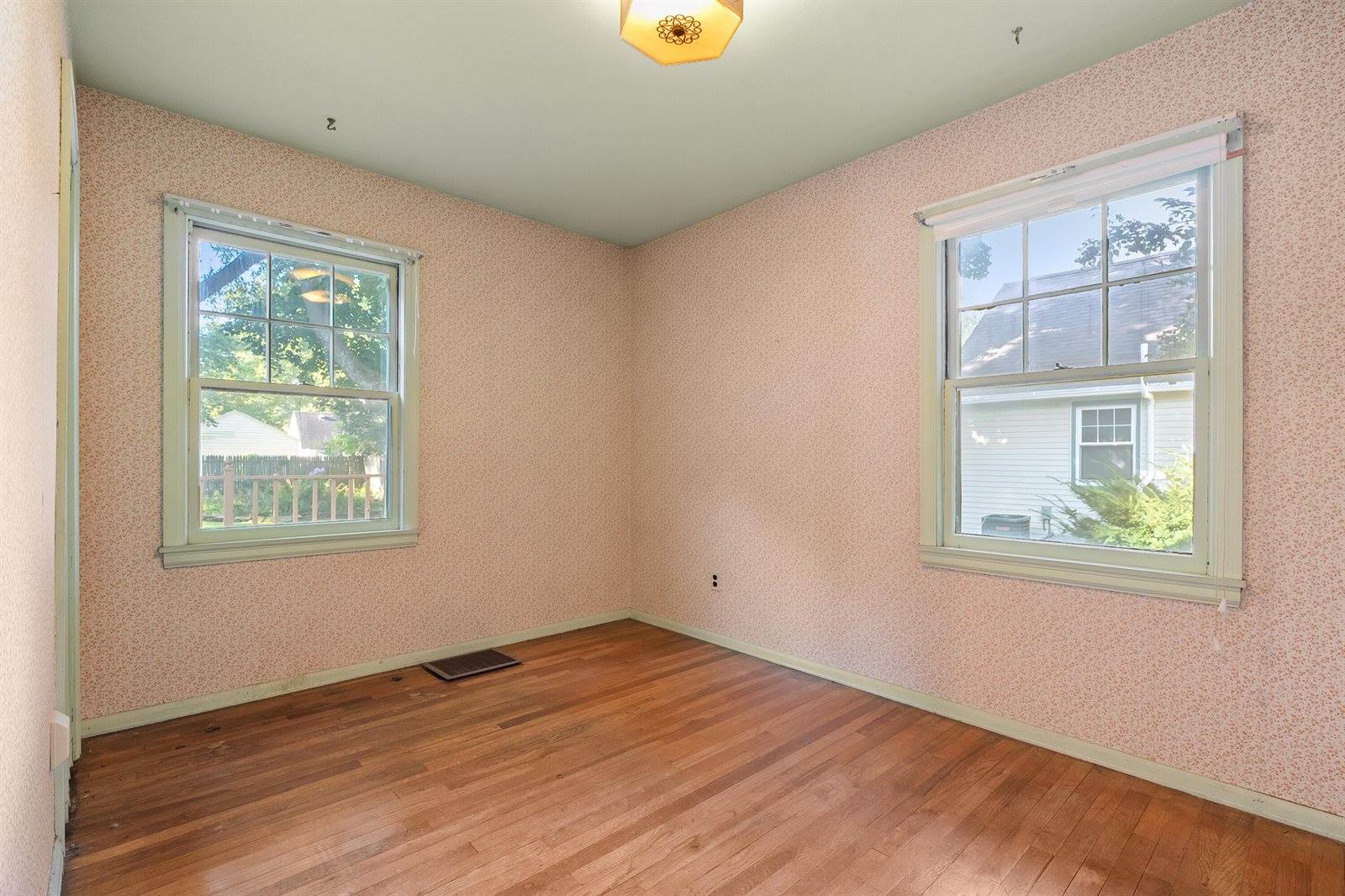 1908 Glendale Boulevard, Kalamazoo, MI 49004