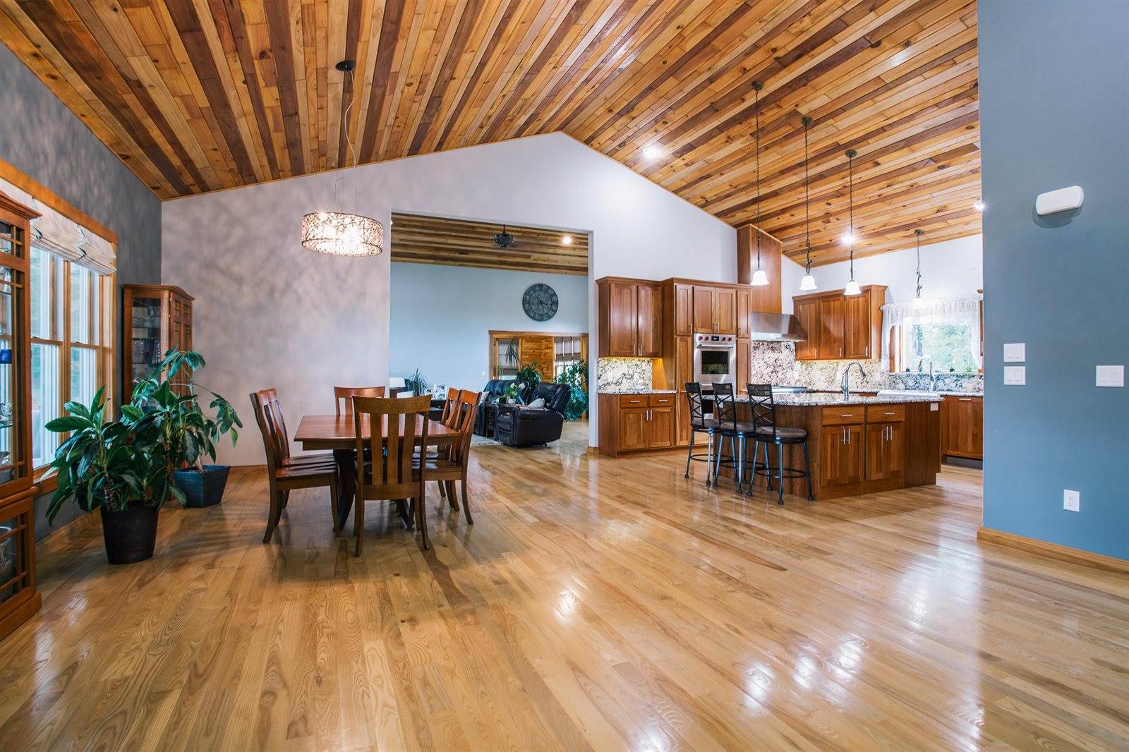 N6695 Pelsdorf Avenue, Granton, WI 54436