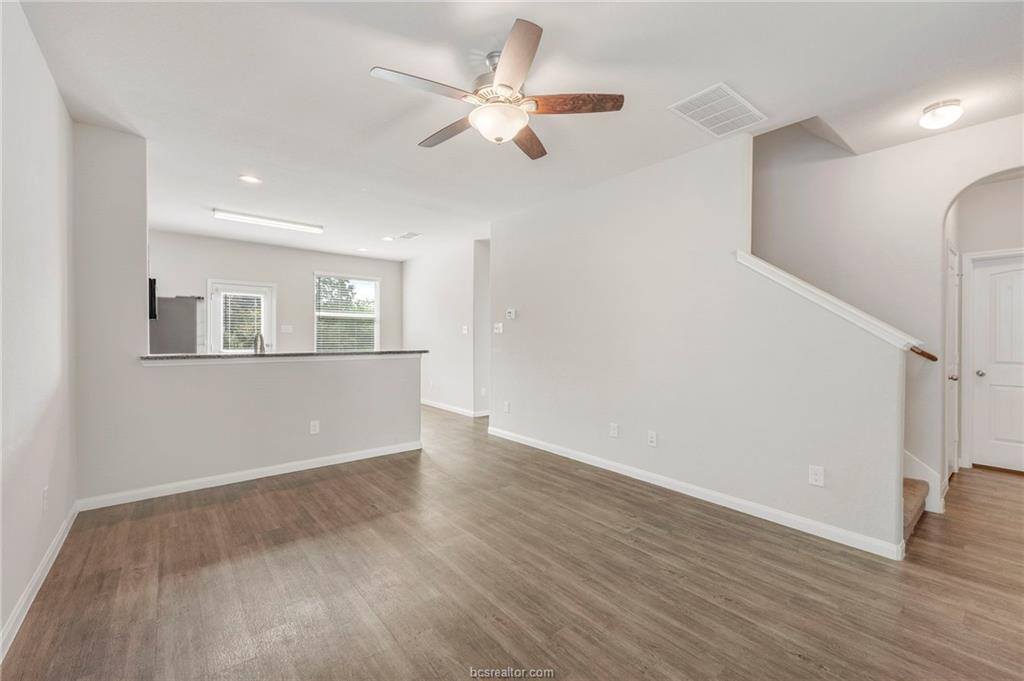 994 Crossing Drive, Bryan, TX 77803