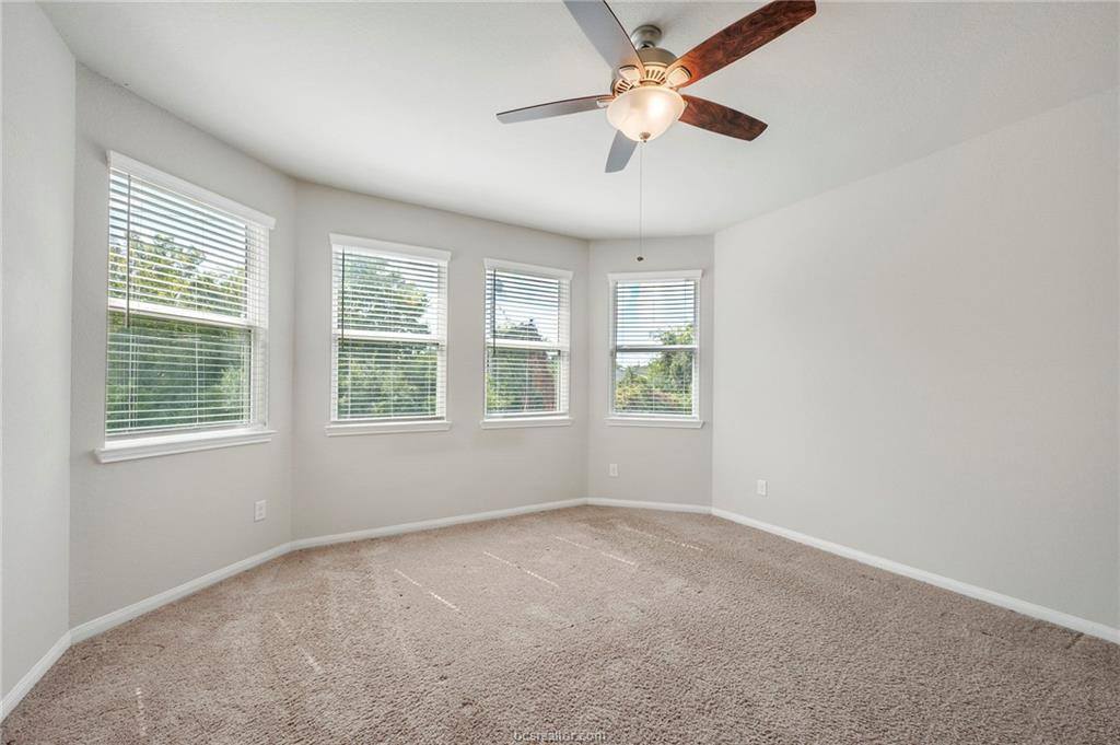 994 Crossing Drive, Bryan, TX 77803