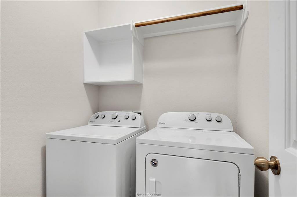 994 Crossing Drive, Bryan, TX 77803