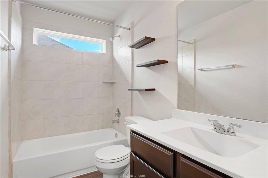 994 Crossing Drive, Bryan, TX 77803