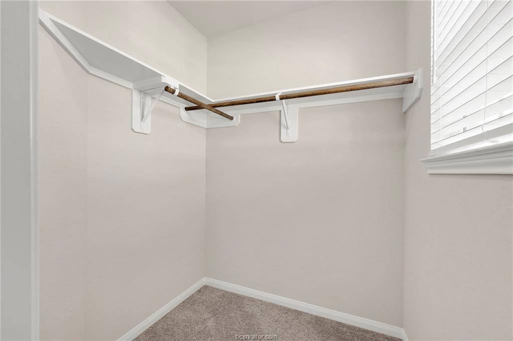 994 Crossing Drive, Bryan, TX 77803