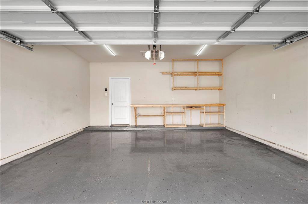 994 Crossing Drive, Bryan, TX 77803