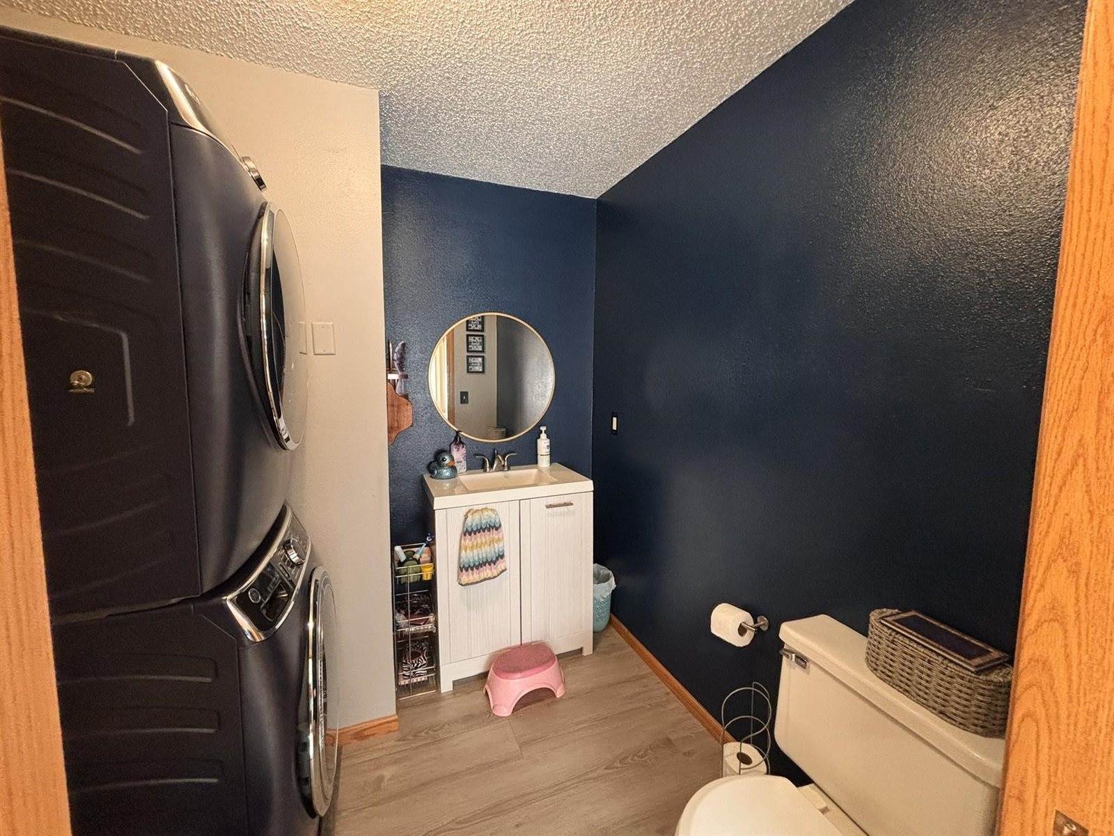 1715 Terrace Dr, Minot, ND 58703