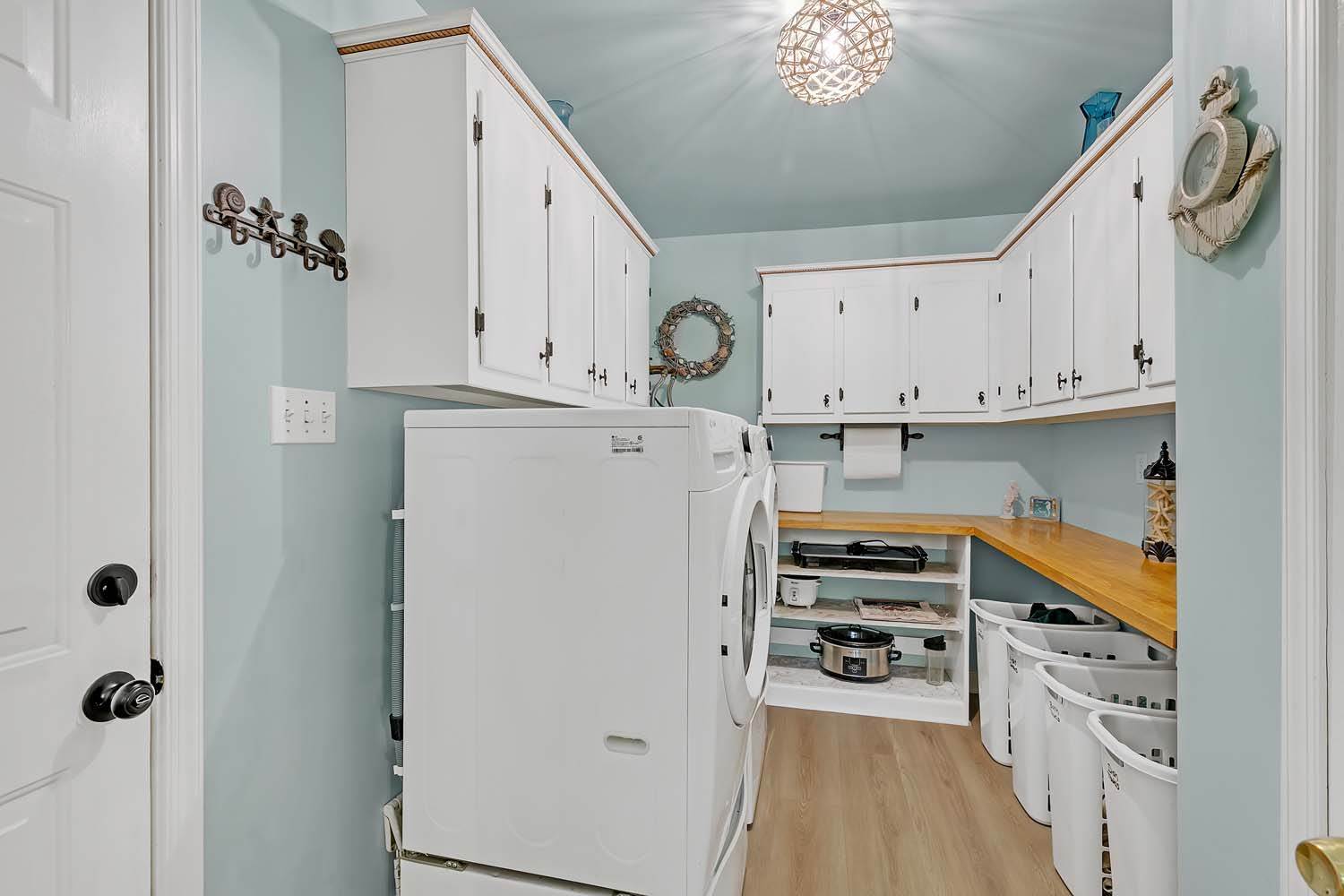 175 Healey Cove Drive, Hardyville, VA 23070