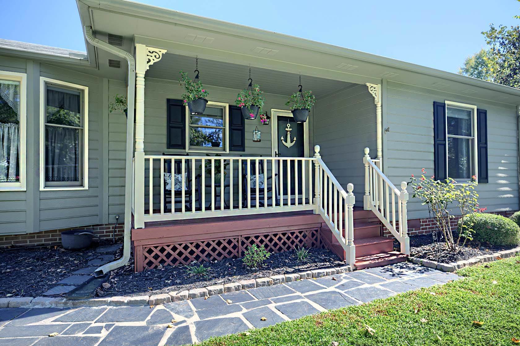 175 Healey Cove Drive, Hardyville, VA 23070