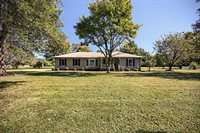 175 Healey Cove Drive, Hardyville, VA 23070