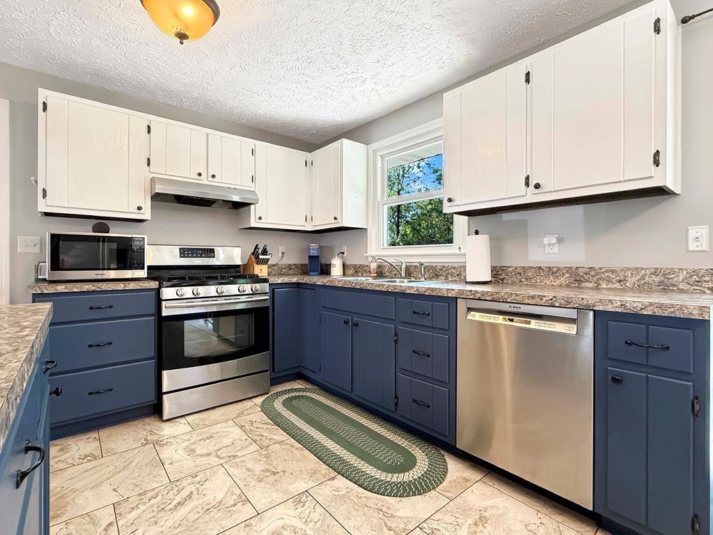 1230 Columbus Cir N, Ashland, OH 44805