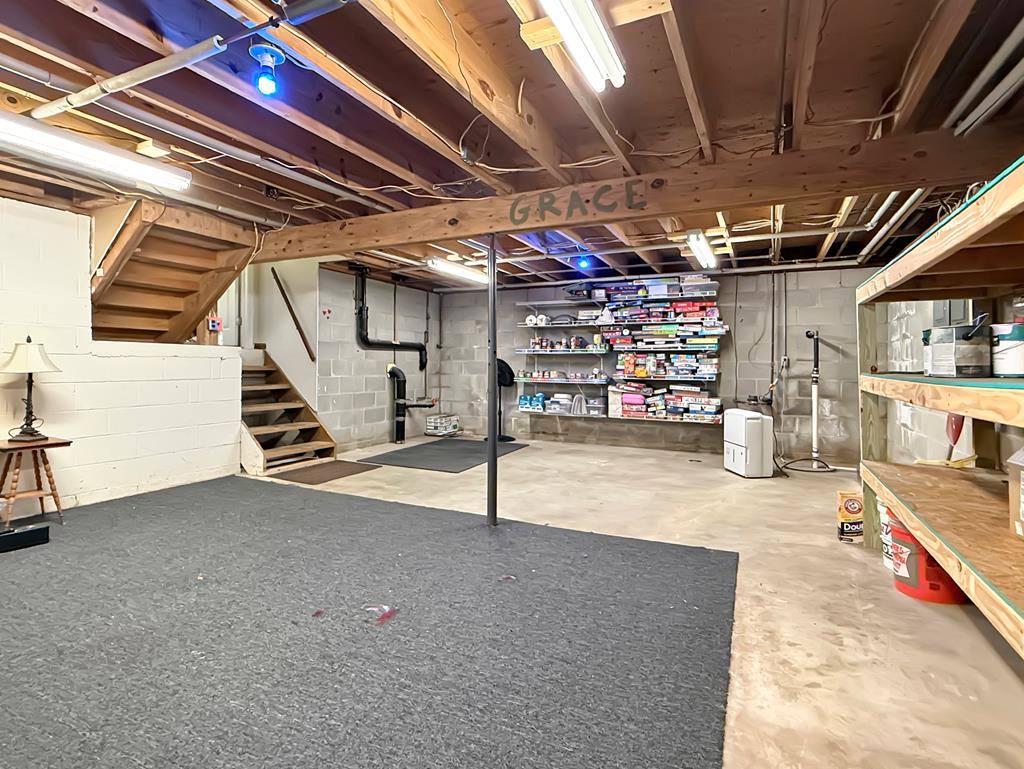 1230 Columbus Cir N, Ashland, OH 44805