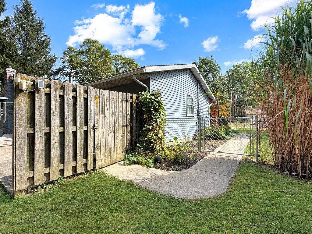 1230 Columbus Cir N, Ashland, OH 44805