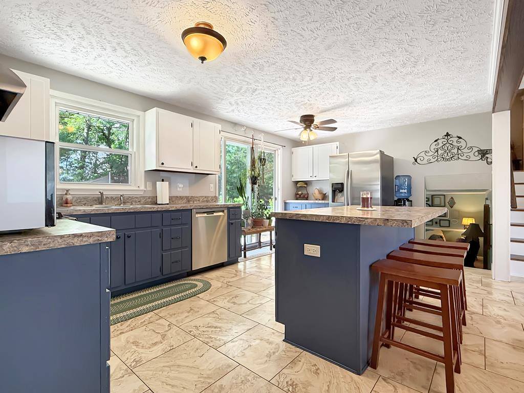 1230 Columbus Cir N, Ashland, OH 44805