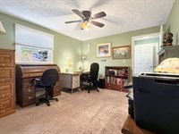 1230 Columbus Cir N, Ashland, OH 44805