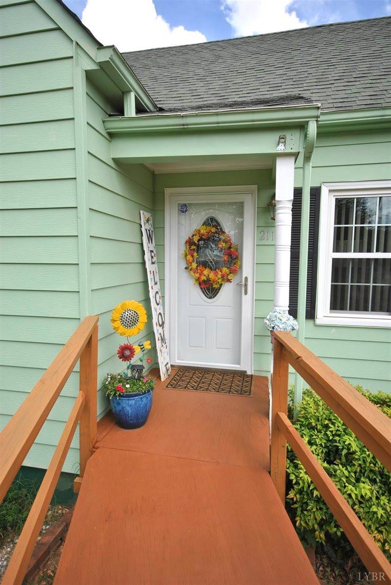 2113 Grit Road, Hurt, VA 24563