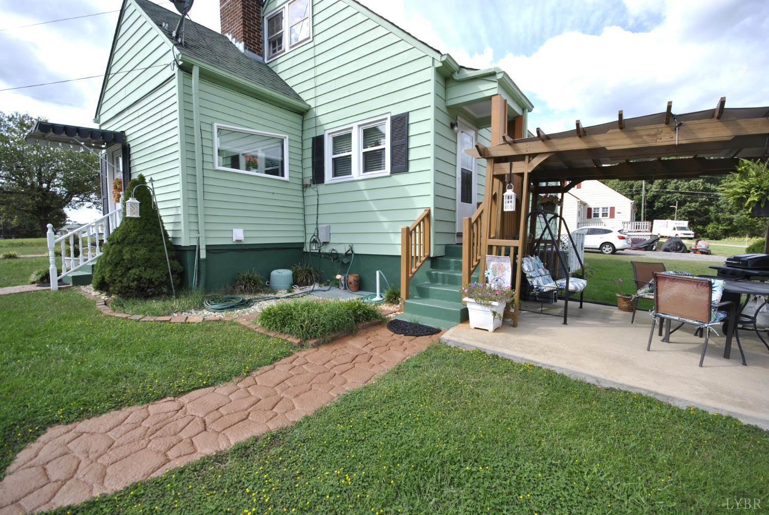 2113 Grit Road, Hurt, VA 24563