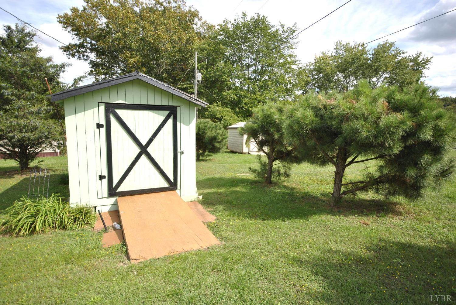 2113 Grit Road, Hurt, VA 24563