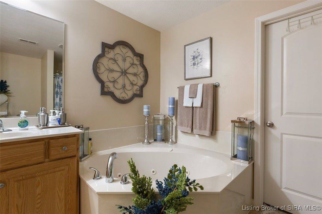 1918 Majestic Meadows Drive, Clarksville, IN 47129
