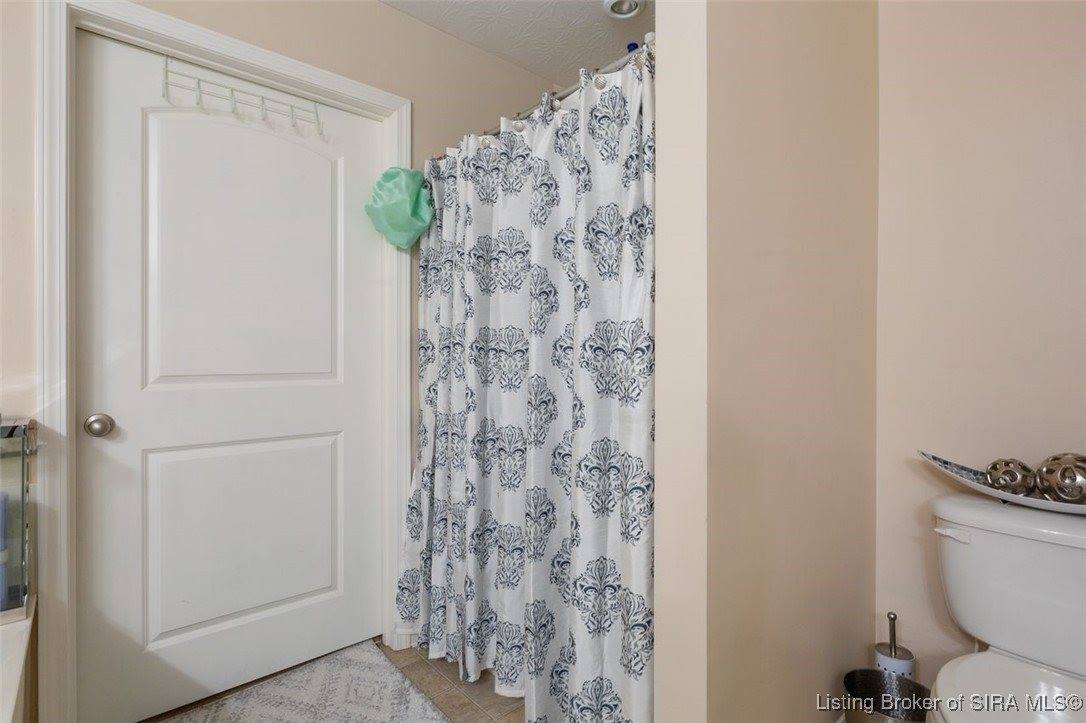 1918 Majestic Meadows Drive, Clarksville, IN 47129