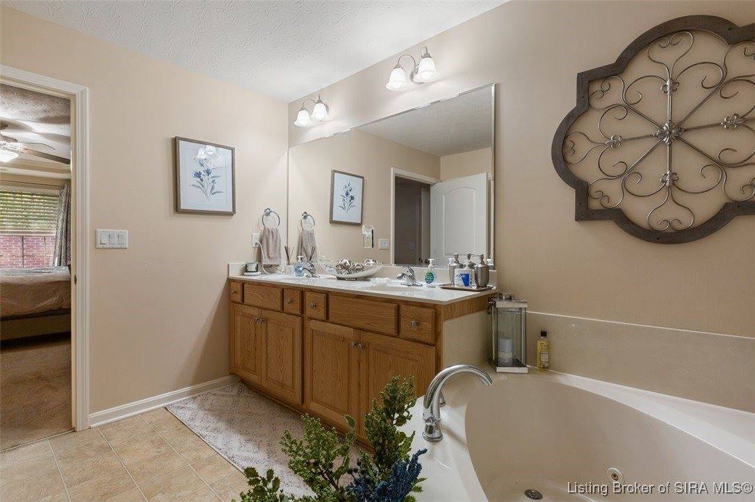 1918 Majestic Meadows Drive, Clarksville, IN 47129