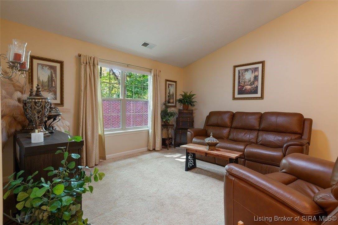 1918 Majestic Meadows Drive, Clarksville, IN 47129