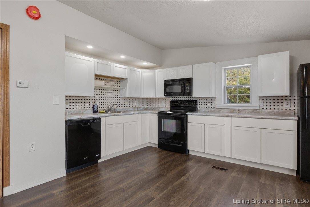 10055 Old Highway 111 SE, Elizabeth, IN 47117