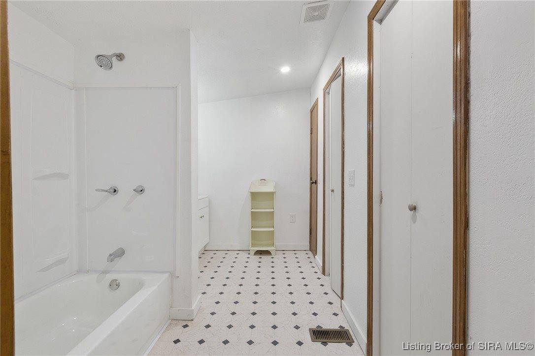 10055 Old Highway 111 SE, Elizabeth, IN 47117