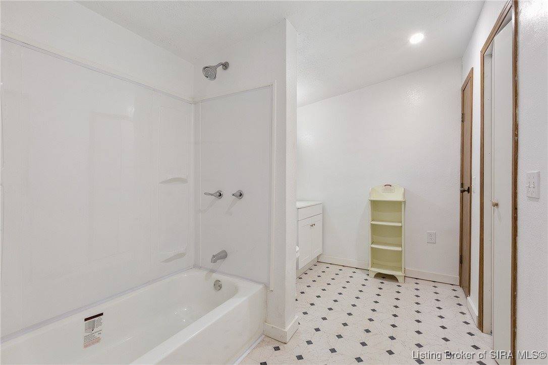 10055 Old Highway 111 SE, Elizabeth, IN 47117