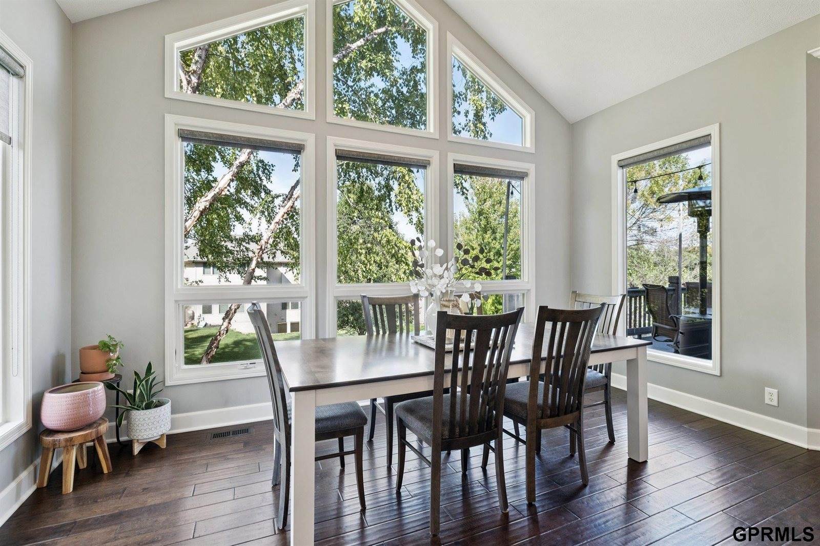 19264 Woolworth Avenue, Omaha, NE 68130