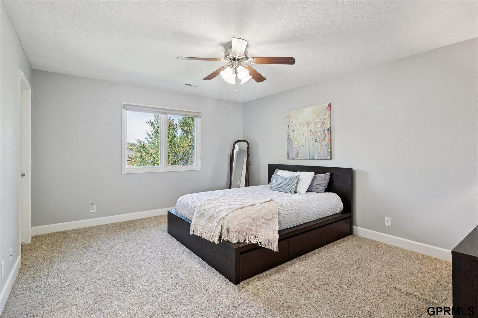 19264 Woolworth Avenue, Omaha, NE 68130