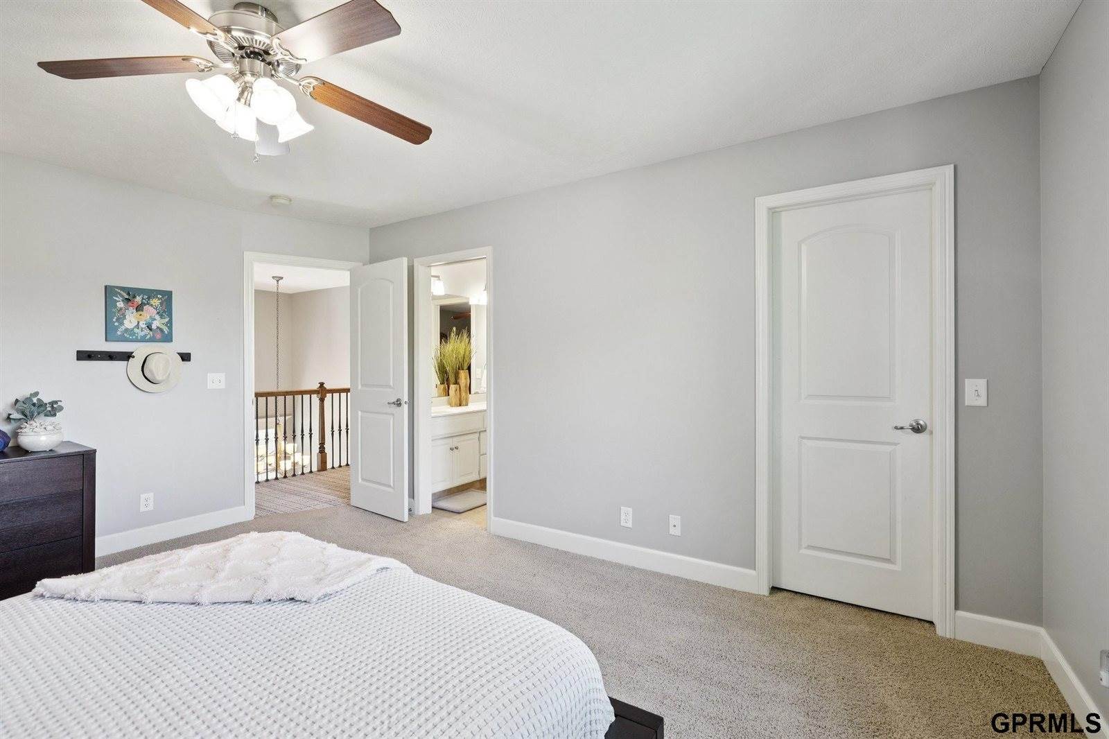 19264 Woolworth Avenue, Omaha, NE 68130