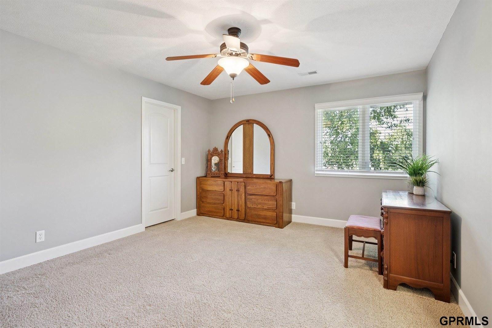 19264 Woolworth Avenue, Omaha, NE 68130