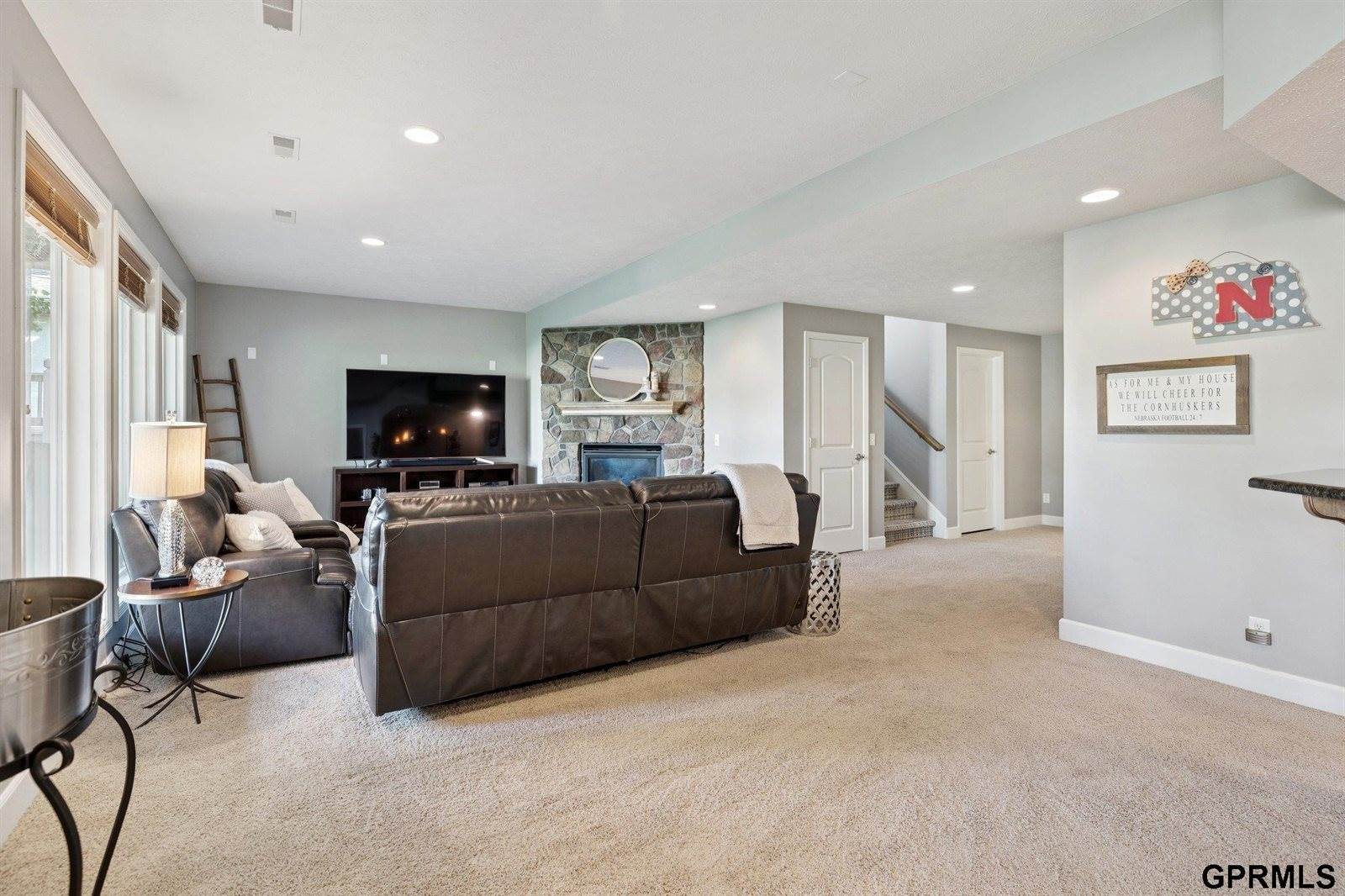 19264 Woolworth Avenue, Omaha, NE 68130