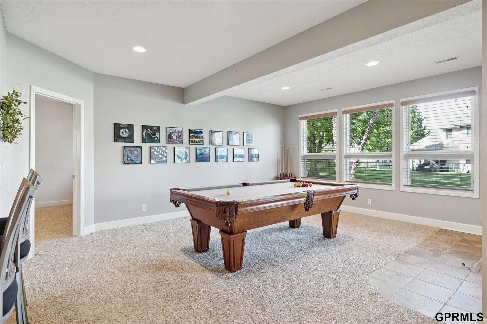 19264 Woolworth Avenue, Omaha, NE 68130