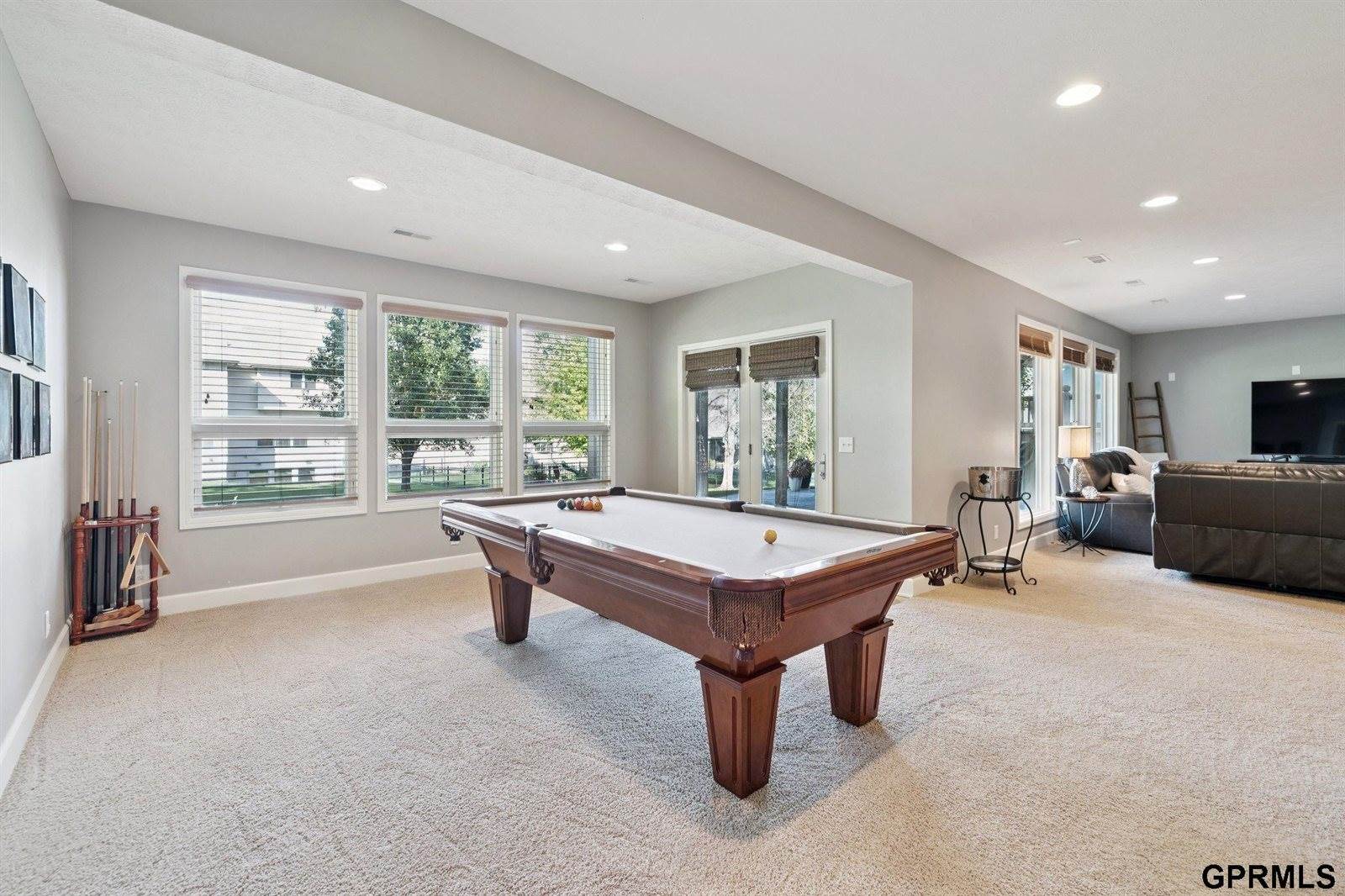 19264 Woolworth Avenue, Omaha, NE 68130