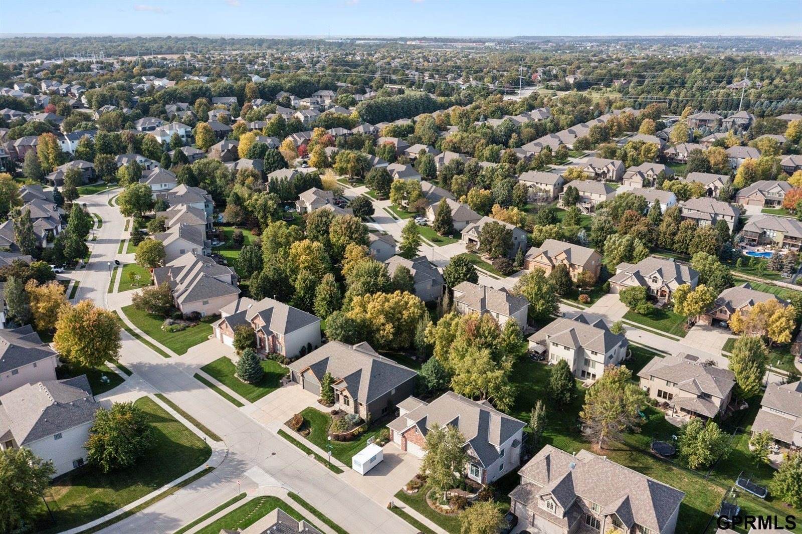 19264 Woolworth Avenue, Omaha, NE 68130