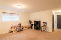 29 Merritt Drive, Orono, ME 04473